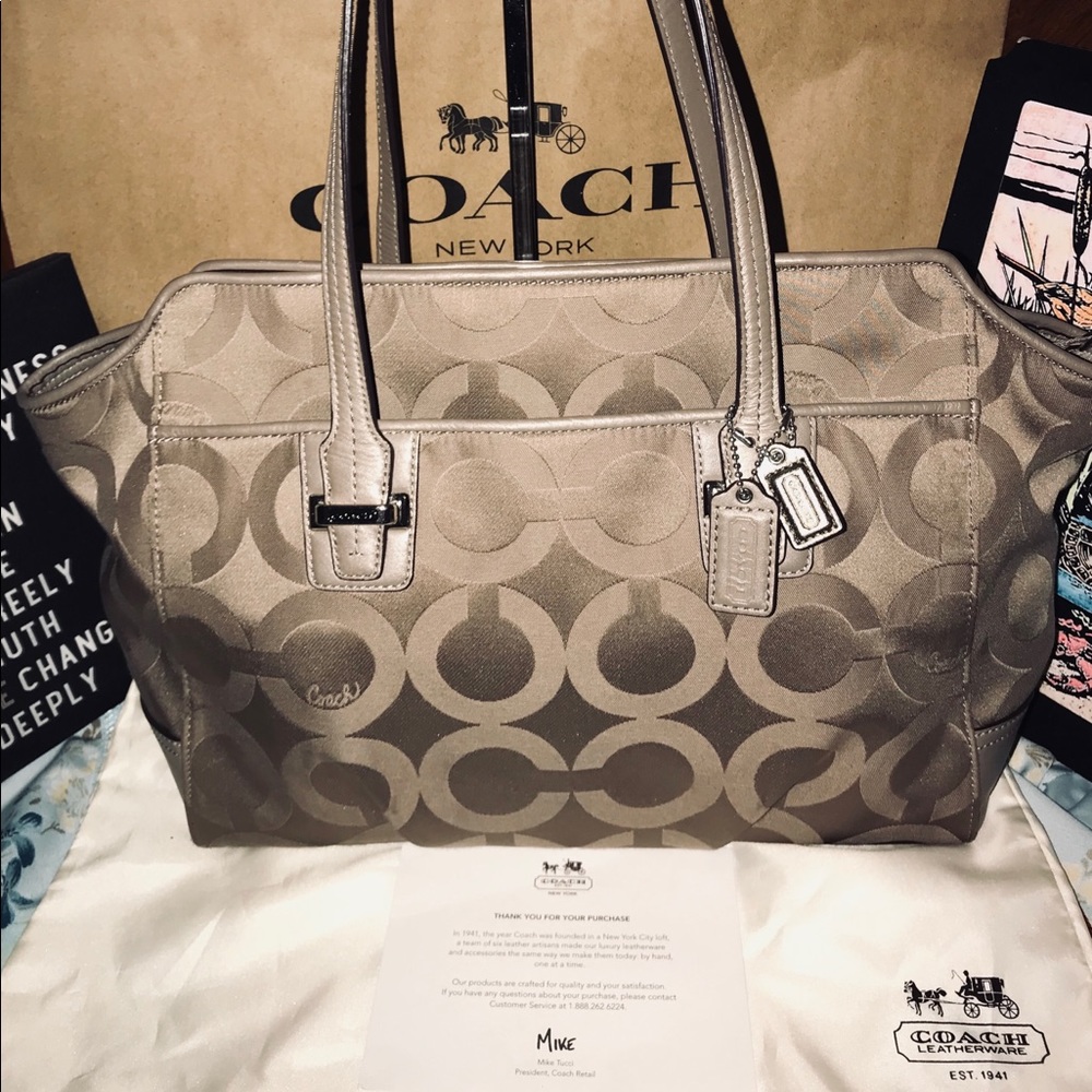🌺EUC🌺 COACH TAYLOR OP ART ALEXIS CARRYALL 🌺